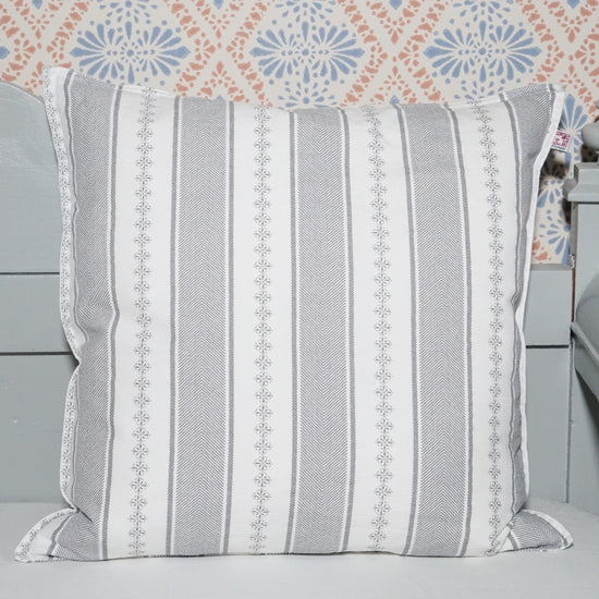 Kissenbezug_Bolster_grau_vorn_Baumwolle_Shyness_Interior_Mys_Shop