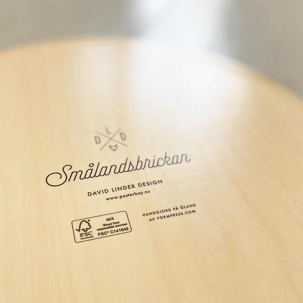Rückseite des Holztabletts Småland