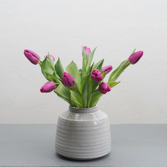 Vase_Kyrkbacken_gross_Tulpen_lila_Keramik_Storefactory_Mys-Shop